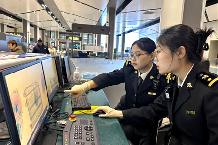 海关暖心服务提升&ldquo;国门温度&rdquo; 绥芬河口岸进出境旅客近47万人次