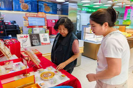 地标入饼 乡情入味 - 龙江县非遗文创月饼走俏中秋市场