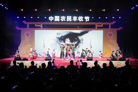 丰收节庆与中秋晚会深度融合 漳州龙文区在田间地头举办&ldquo;三农&rdquo;主题庆祝活动