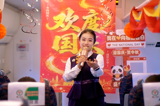 高铁飞驰迎中秋 文化相伴暖旅途 - 大连铁路客运段多趟列车品诗词、话民俗、送祝福，温暖旅客出行路