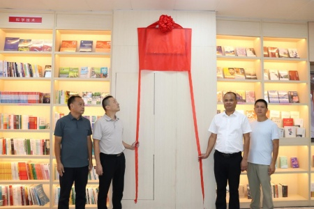书香拥军砺初心 戎耀奋进担使命 - 长汀县举办&ldquo;半城烟火 半城书香&rdquo;退役军人读书分享会暨慰问老兵活动