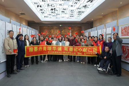黑龙江龙江县开展&ldquo;翰墨颂华诞 非遗润初心&rdquo;迎国庆主题活动