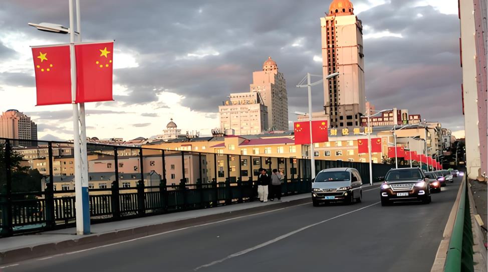 满城中国红 边城庆华诞  绥芬河市多种形式喜迎国庆