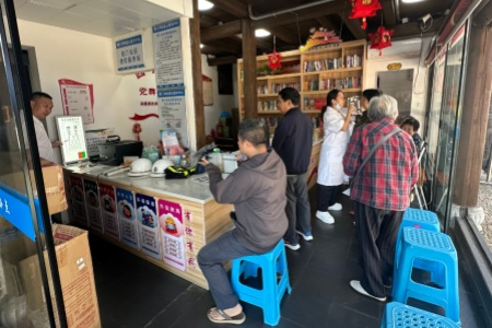 专家团队进社区开展全套眼检 长汀用暖心公益服务做实拥军优属实事
