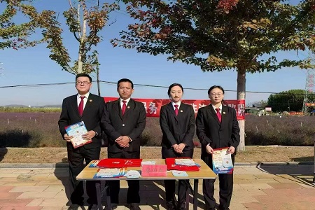 红枫林里上反诈课 秦皇岛抚宁法院守护老年人&ldquo;钱袋子&rdquo;