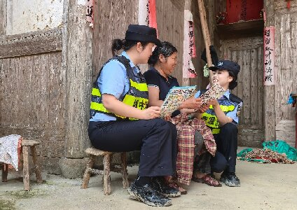 福建福安：重阳助农践初心 田间警务护秋收