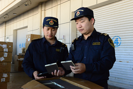今年以来绥芬河公路口岸进出境货运车辆突破 10 万辆次创历史新高