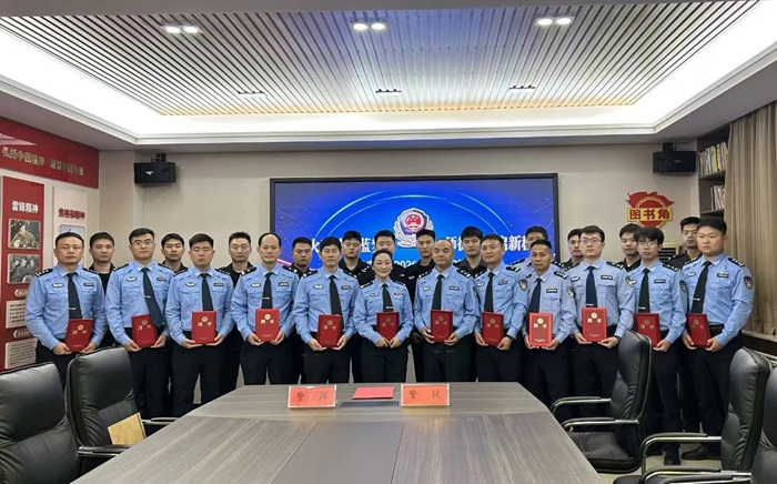 藏蓝薪火 师徒接力 - 商丘市公安局睢阳分局首次举行新警&ldquo;师徒结对&rdquo;仪式