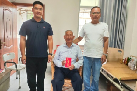 九九重阳敬老兵 福建永定区退役军人事务局开展走访慰问高龄军休干部活动