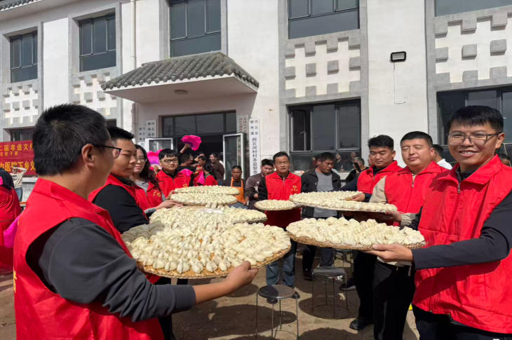 一碗饺子暖重阳 - 河北内丘柳林镇把政策宣讲和民情走访搬到老人餐桌旁
