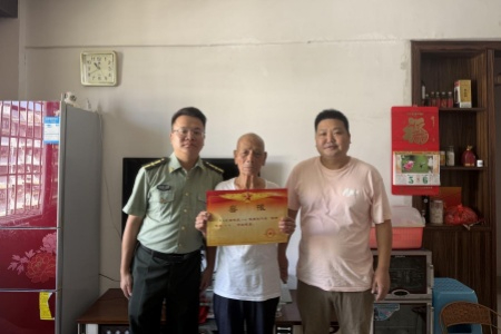 两代戎装传薪火 喜报送家耀门楣│福建长汀羊牯为&ldquo;四有&rdquo;优秀士兵吴鸿霖送喜报