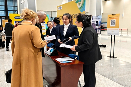全国首个美团AI俄语接待员落地绥芬河 中俄跨境消费服务再添&ldquo;数字引擎&rdquo;