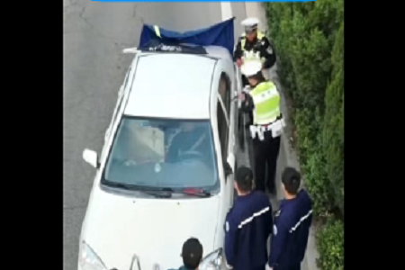 严重低血糖致司机路上昏厥 石家庄交警巡逻中发现及时施救